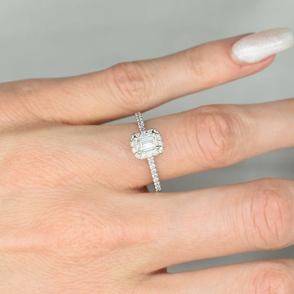 18K White Gold Emerald Diamond Engagement Ring - Wedding Anniversary Birthday - Picture 7 of 7